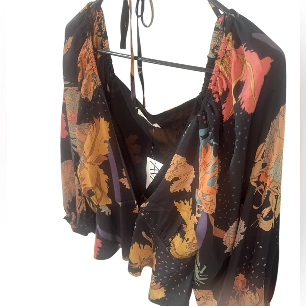 NWT Avara Floral Long Sleeve Crop Top - Size S - Picture 3 of 7
